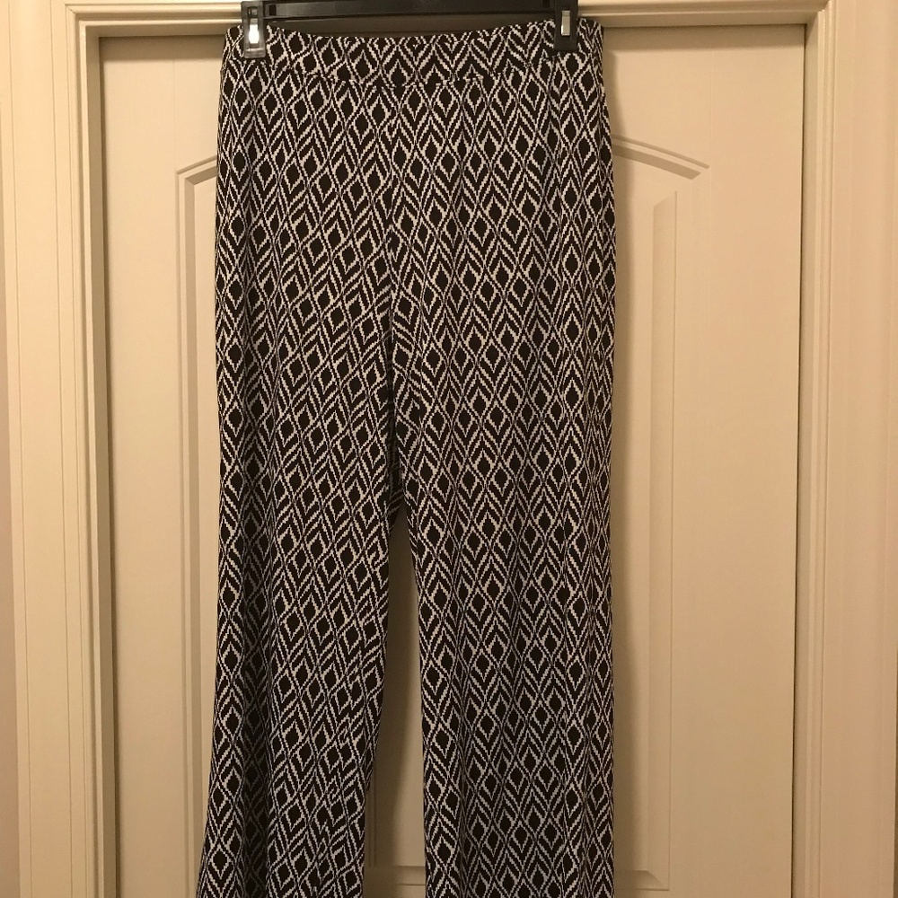 Southern Lady, size Large, color black and white